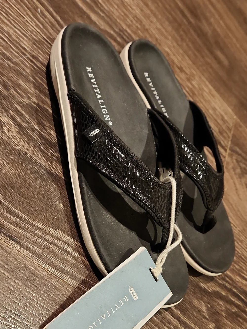 ❤️ NWT! REVITALIGN YUMI GECKO BLACK WHITE THONG FLIP FLOPS, 9D